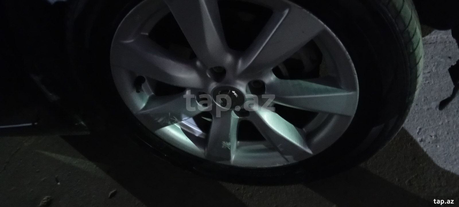 Nissan Sunny təkərləri 185.60 R15 (2)