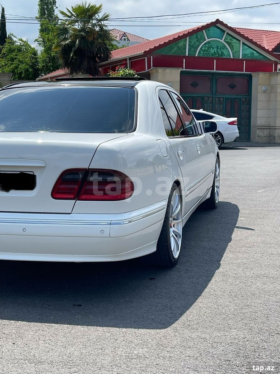 Mercedes E 320, 2002 il (6)