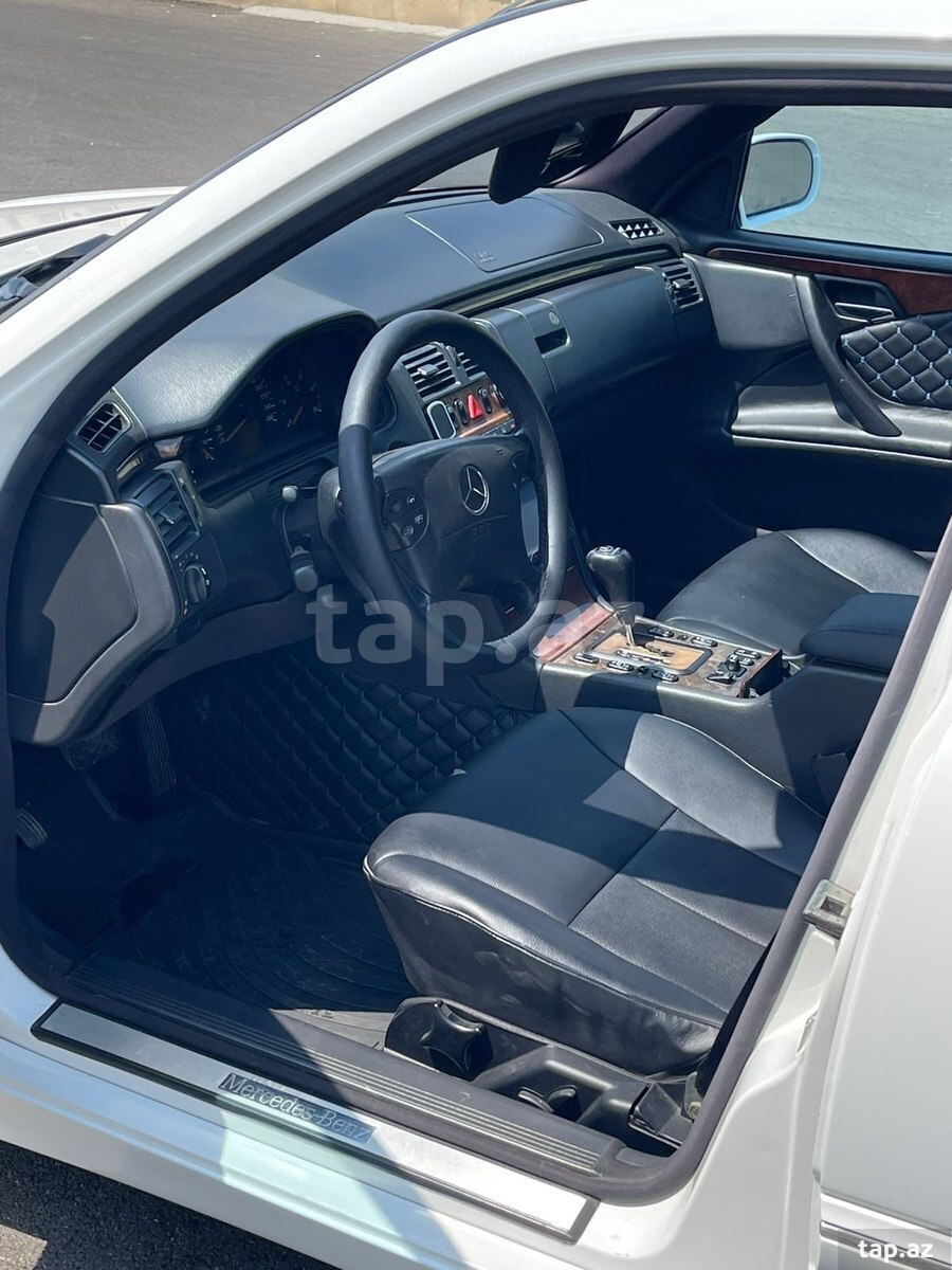 Mercedes E 320, 2002 il (10)