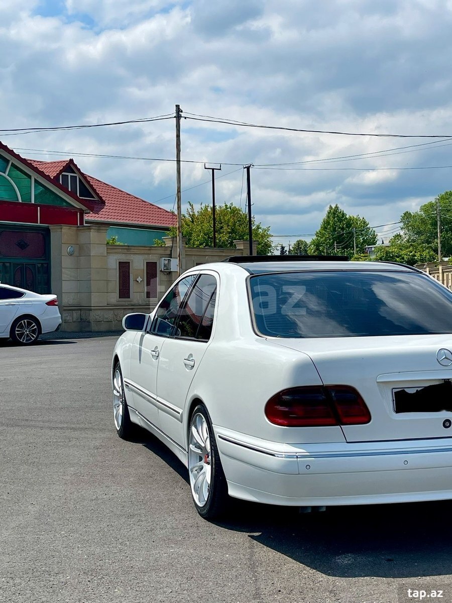 Mercedes E 320, 2002 il (7)