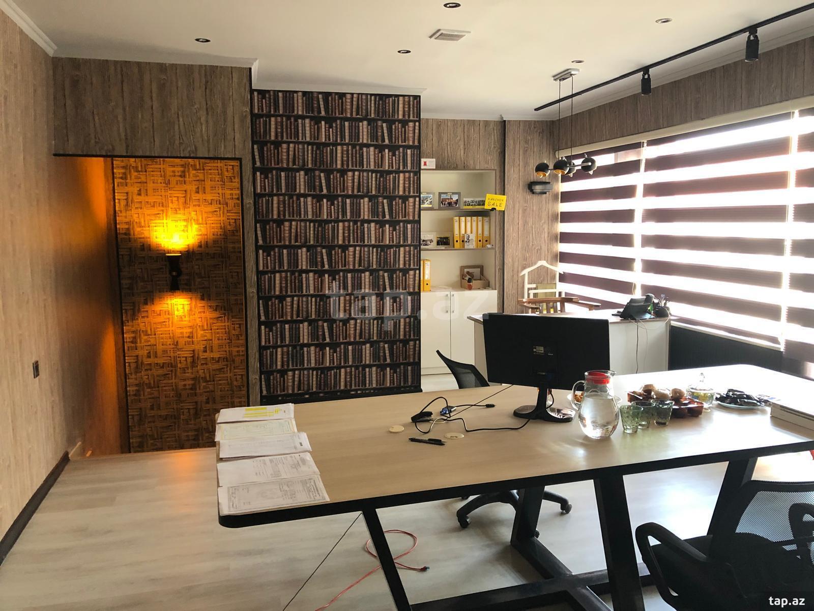 Ofis, E.Akademiyası m. (20)