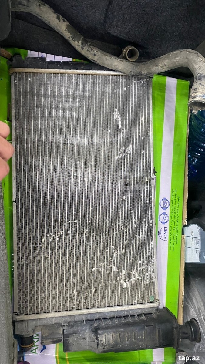 Iran Khodro Azsamand radiatoru