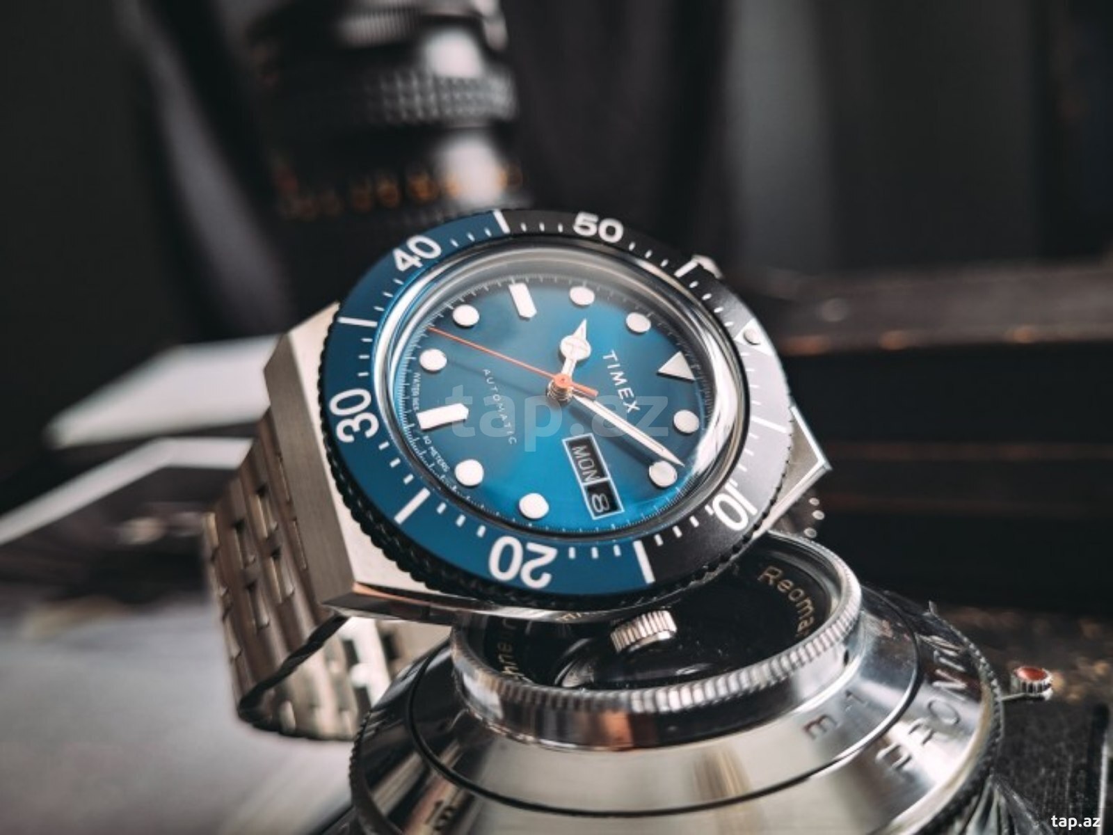 Timex M79 Batman Blue Dial qol saatı (2)