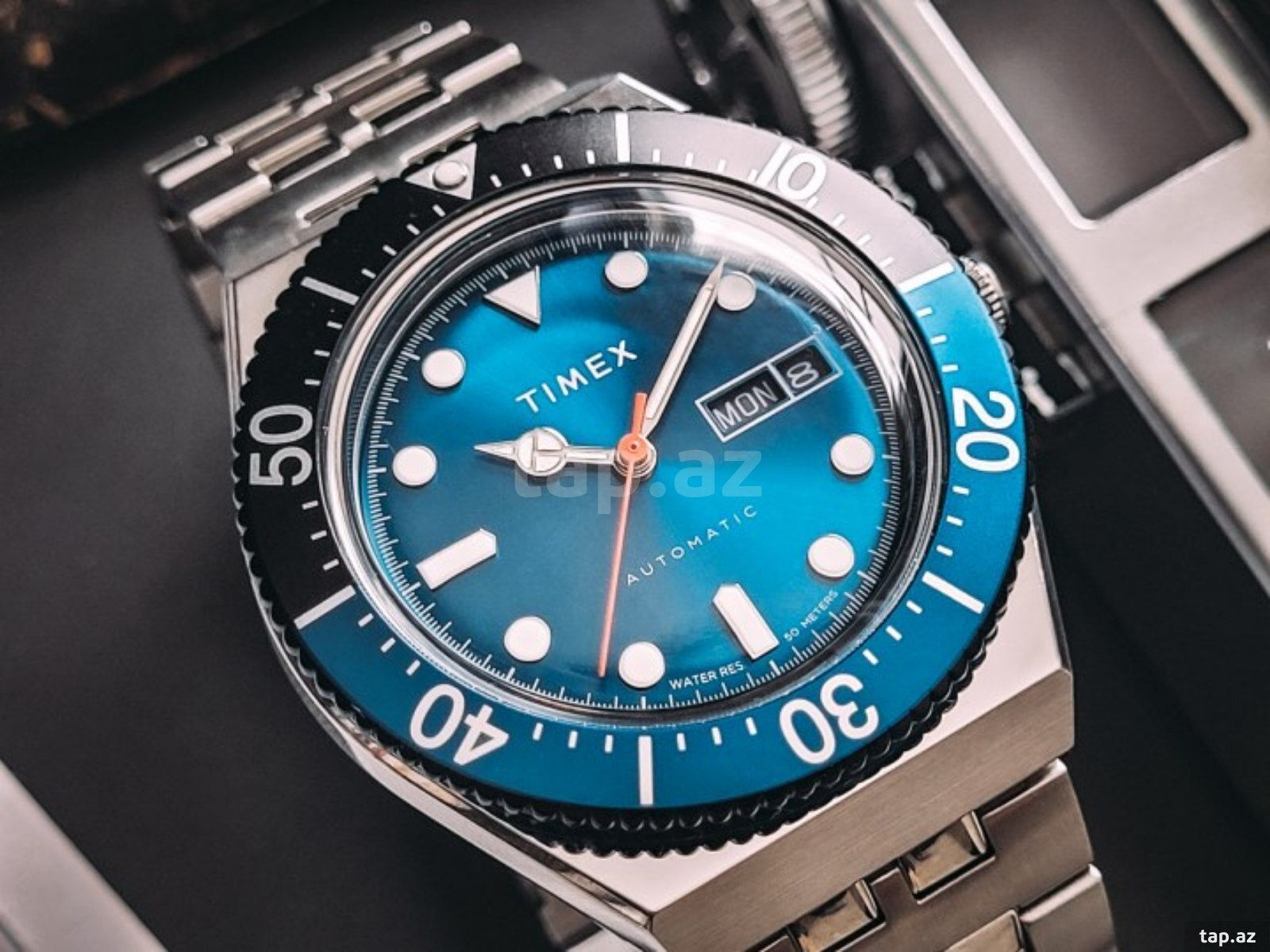 Timex M79 Batman Blue Dial qol saatı