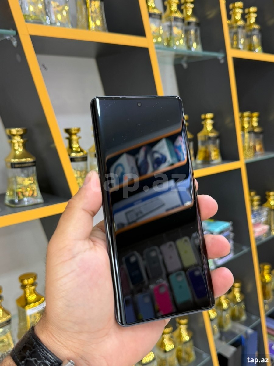 Vivo V40 