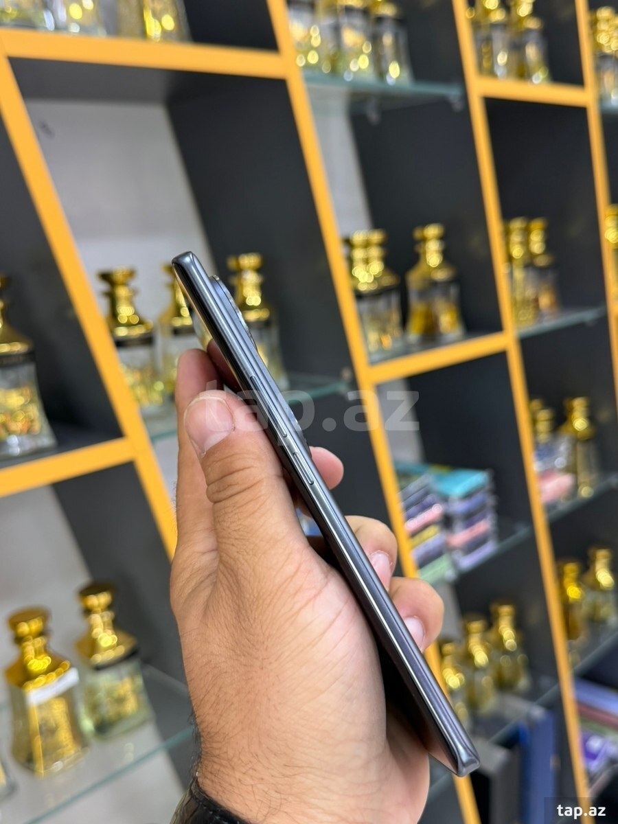 Vivo V40  (4)