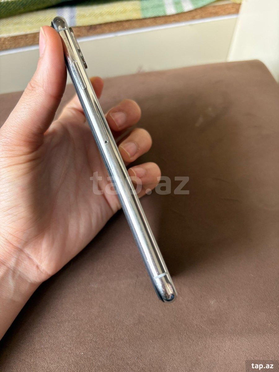 Apple iPhone XS Max Silver 64GB/4GB (3)