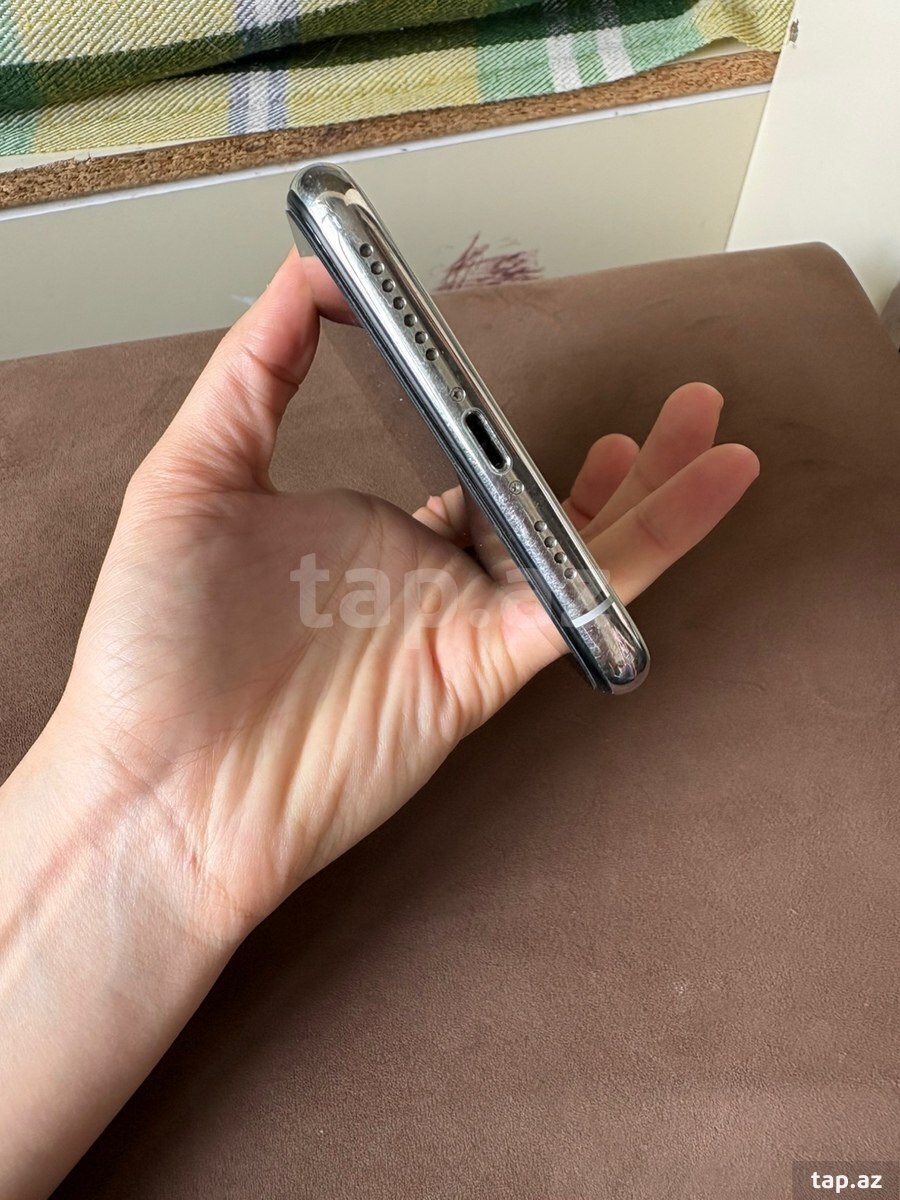 Apple iPhone XS Max Silver 64GB/4GB (2)