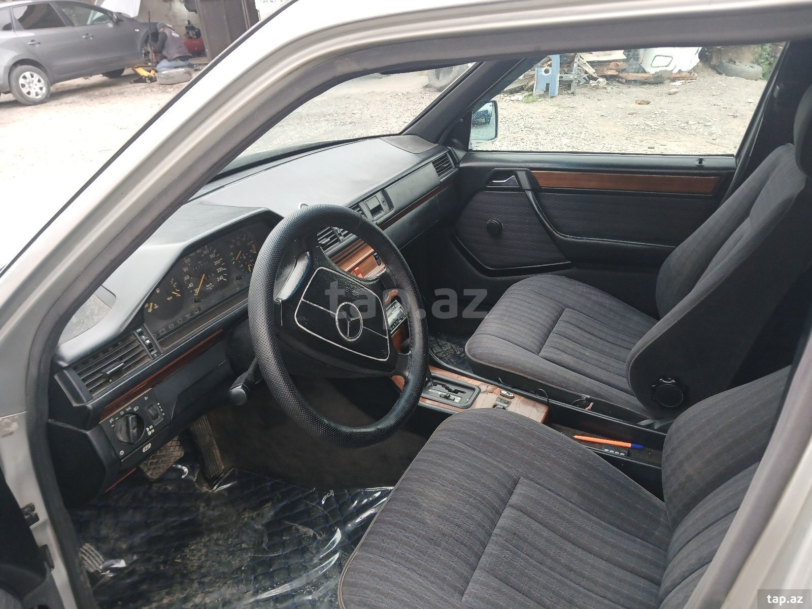 Mercedes E 220, 1993 il (6)
