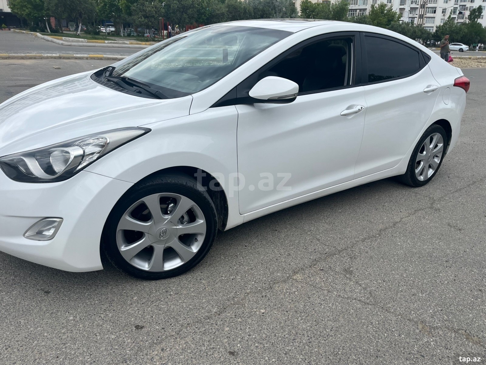 Hyundai Elantra, 2011 il (2)