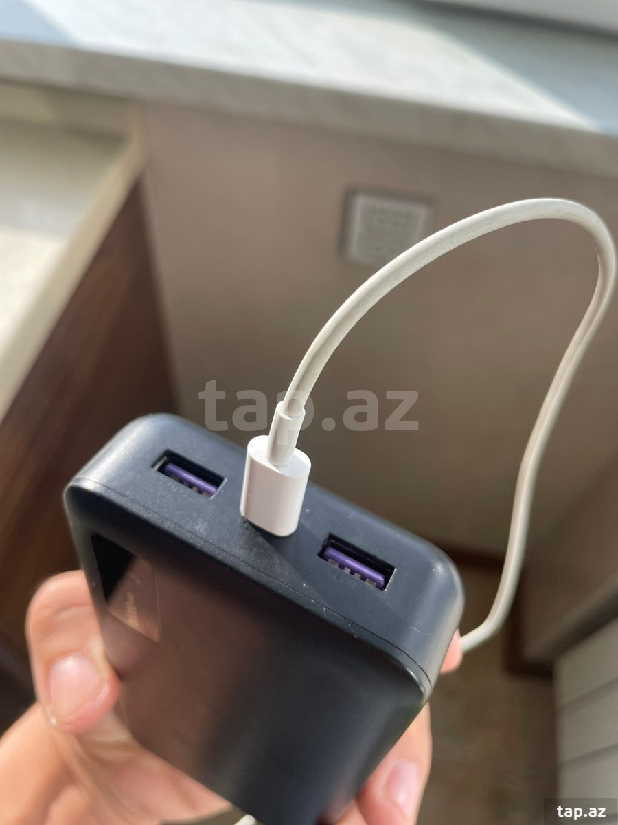 UGREEN 2000mAh powerbankı (2)
