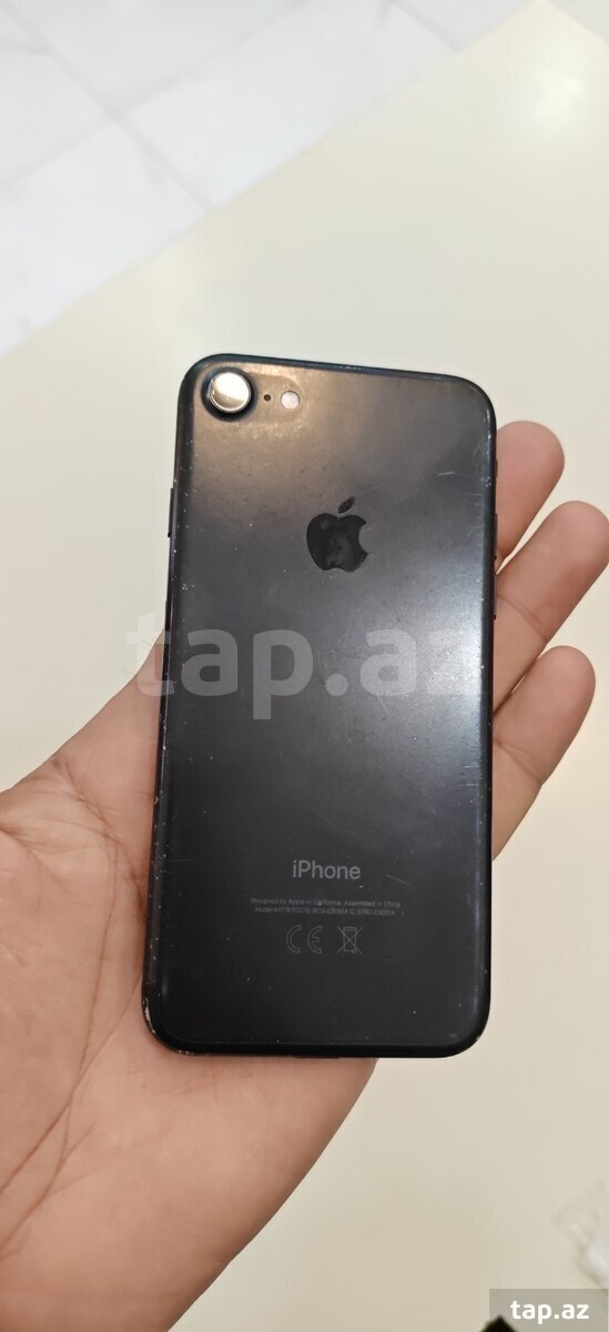 Apple iPhone 7 Black 32GB (2)