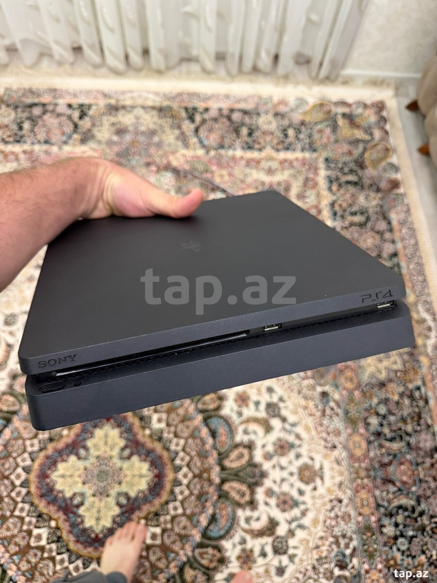 Playstation 4 Slim, 512GB (2)