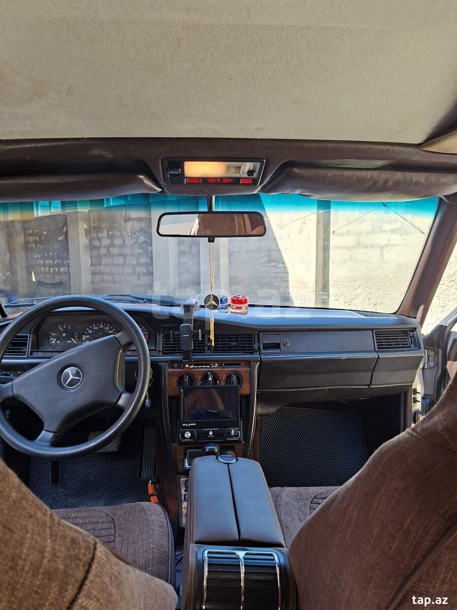 Mercedes 190, 1991 il (17)