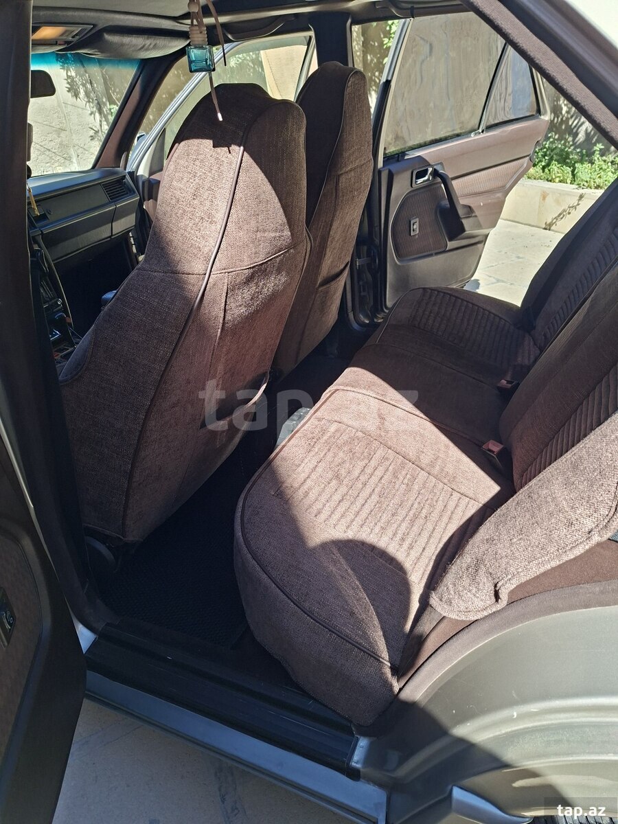 Mercedes 190, 1991 il (18)