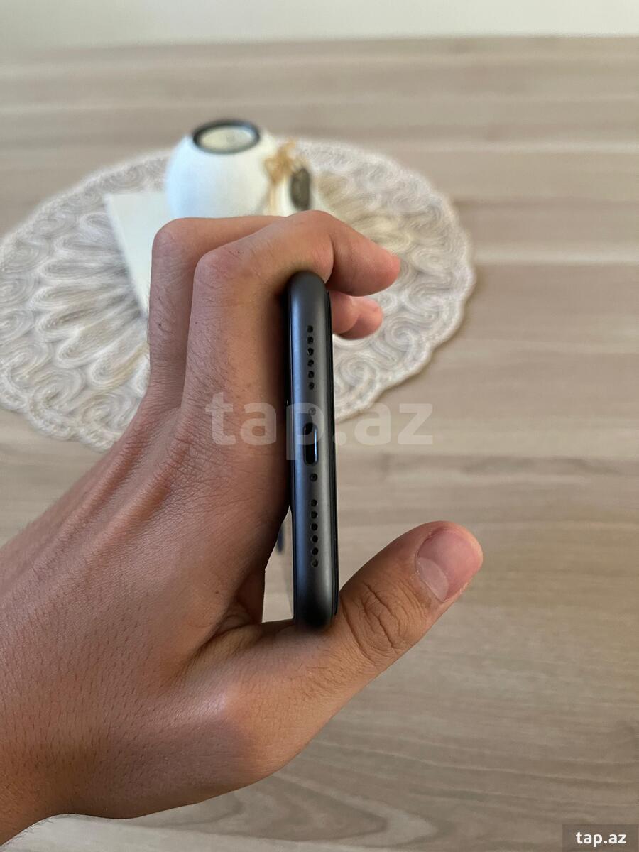 Apple iPhone 11 Black 128GB/4GB (6)