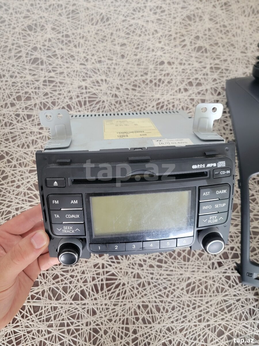 Hyundai i30 maqnitolası və orta panel çərçivəsi (2)
