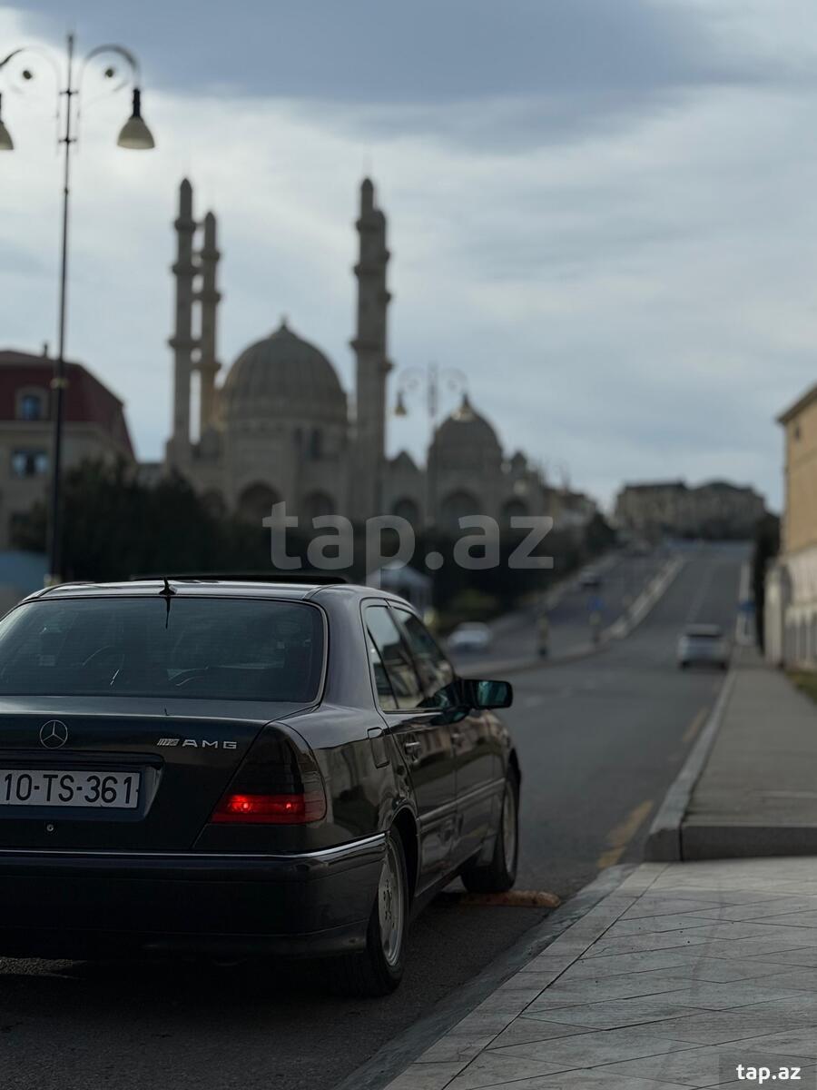 Mercedes 200, 1994 il (13)
