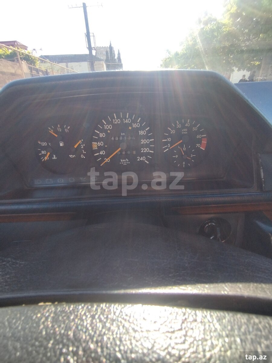 Mercedes E 200, 1993 il (11)
