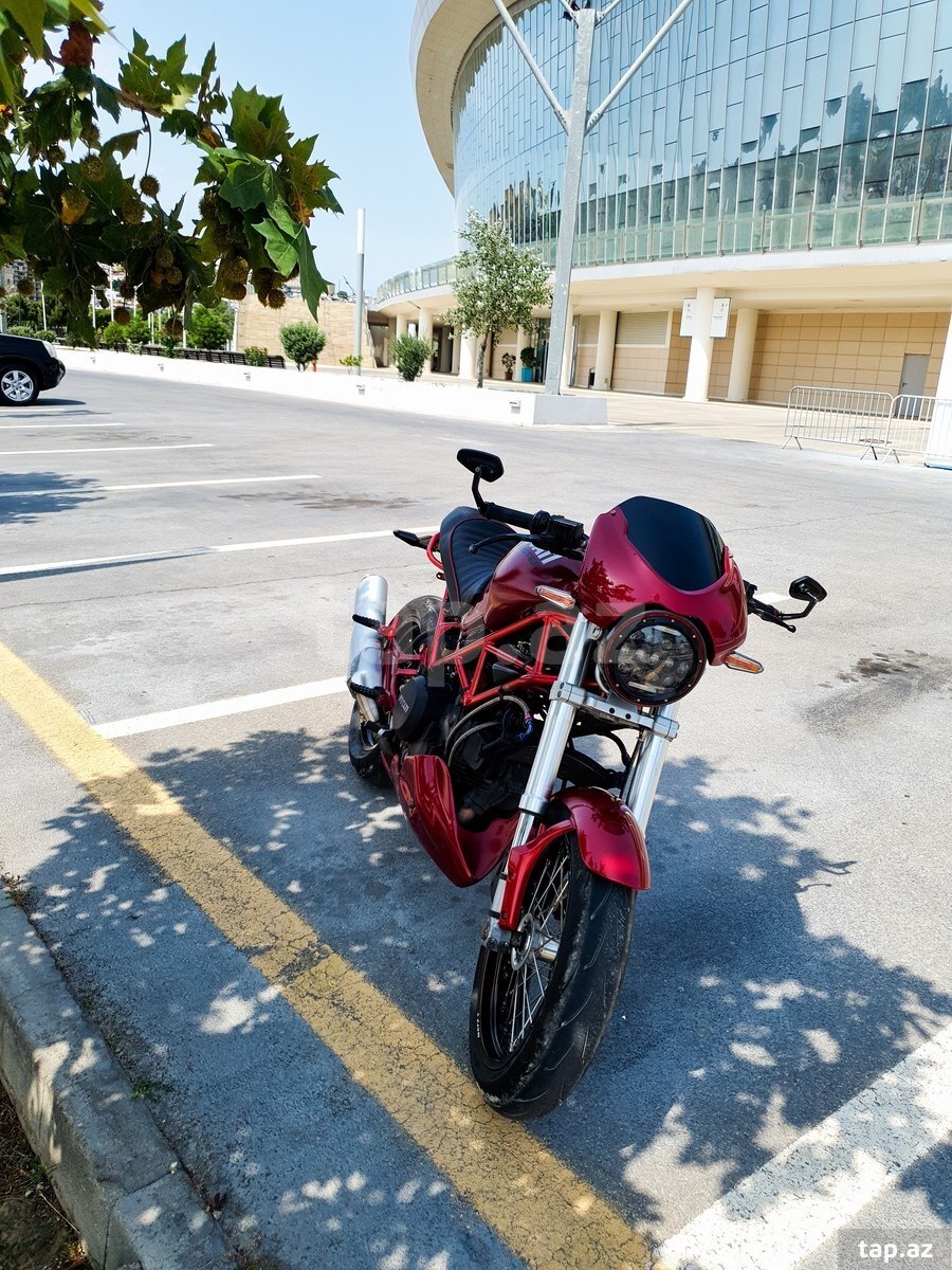 Ducati Monster 600, 2002 il (7)
