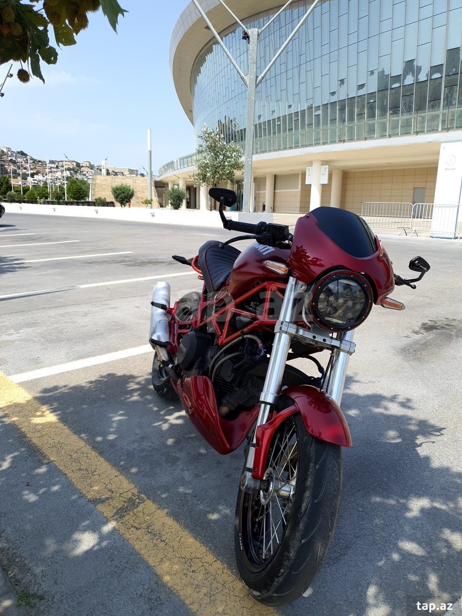 Ducati Monster 600, 2002 il (6)