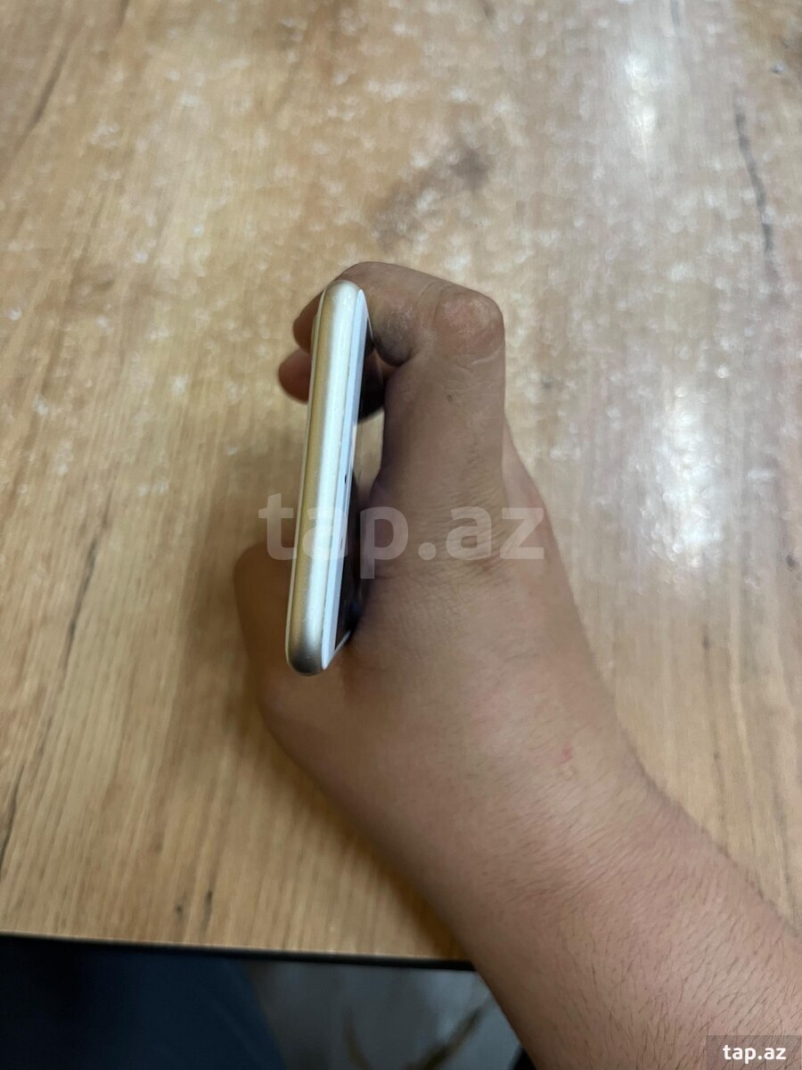 Apple iPhone 7 Gold 32GB (3)
