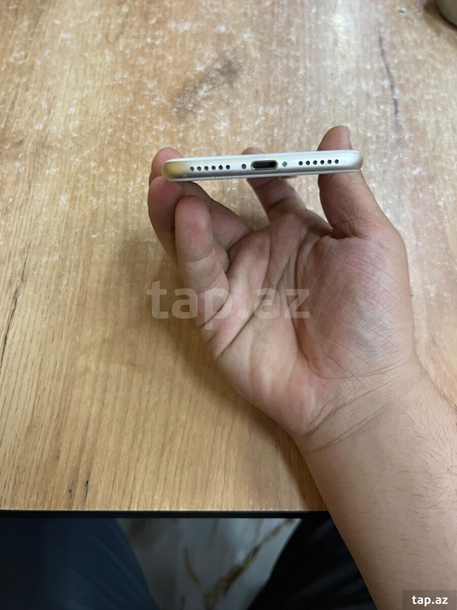 Apple iPhone 7 Gold 32GB (4)