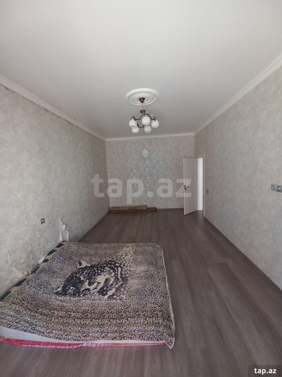 Həyət evi, Qara Qarayev m. (10)