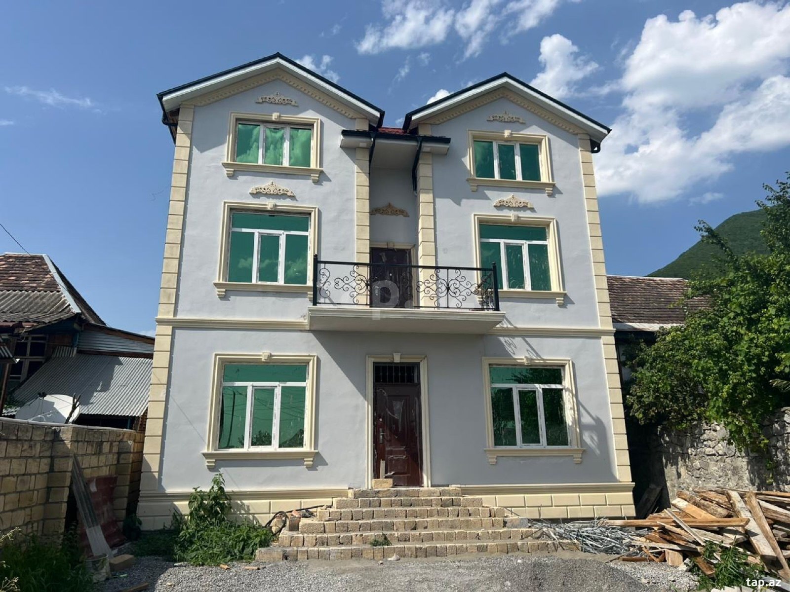 Villa, Şəki r.