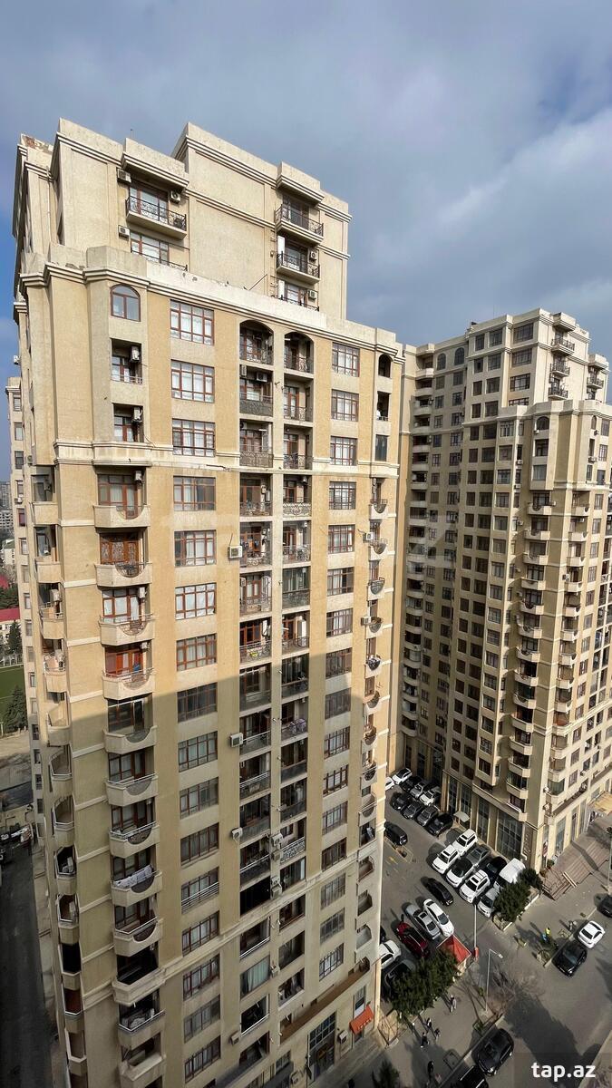 4-otaqlı yeni tikili, İnşaatçılar m., 130 m²