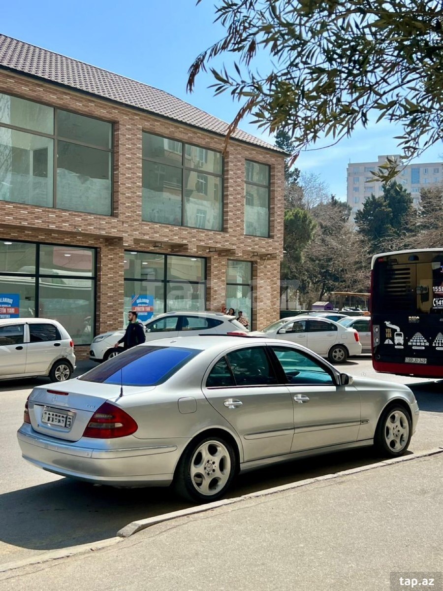 Mercedes E 270, 2003 il (4)