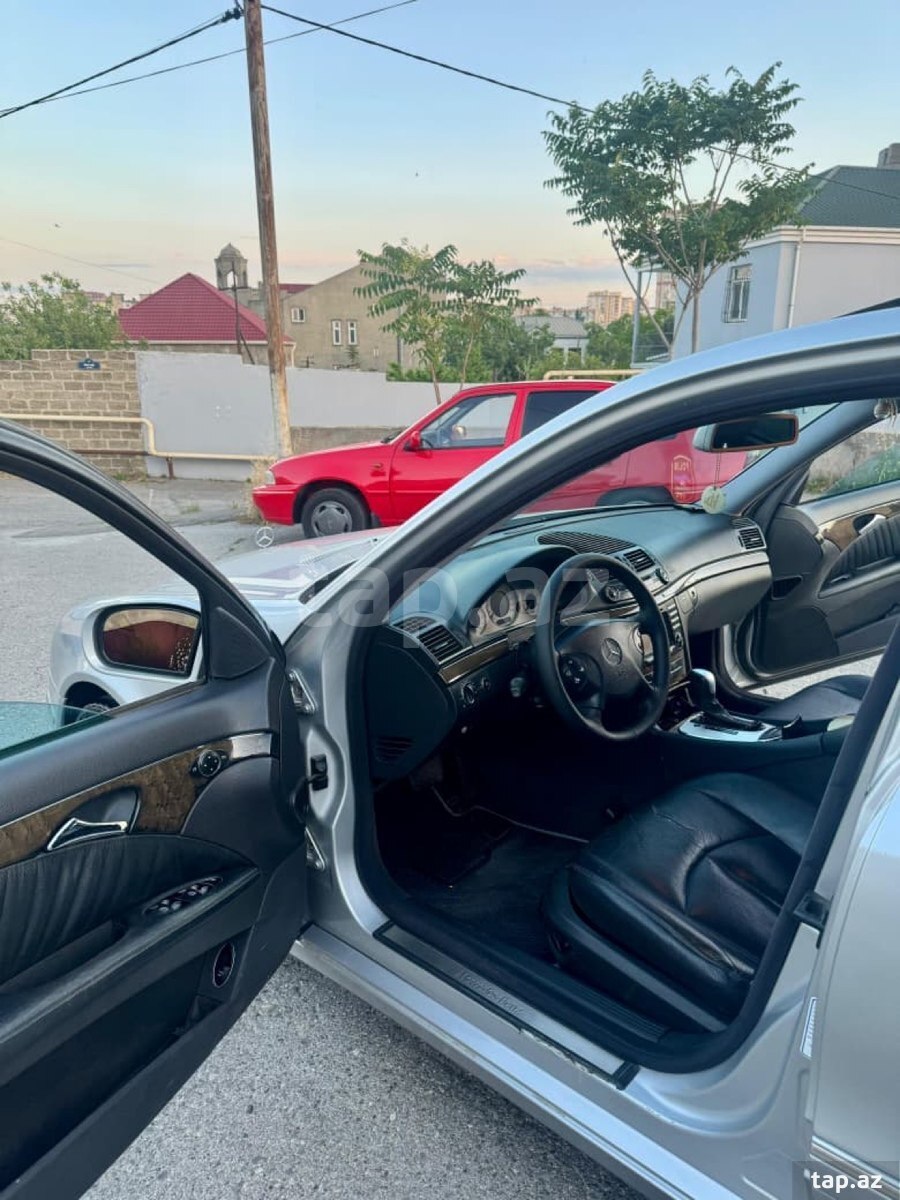 Mercedes E 270, 2003 il (11)
