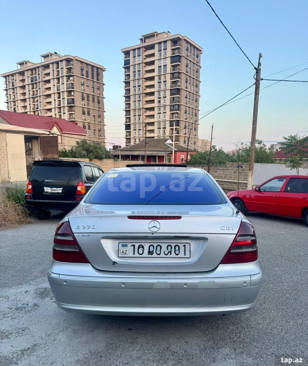 Mercedes E 270, 2003 il (9)