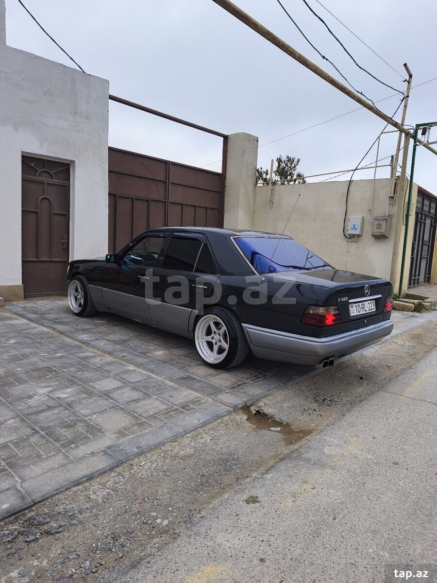 Mercedes E 220, 1994 il (10)