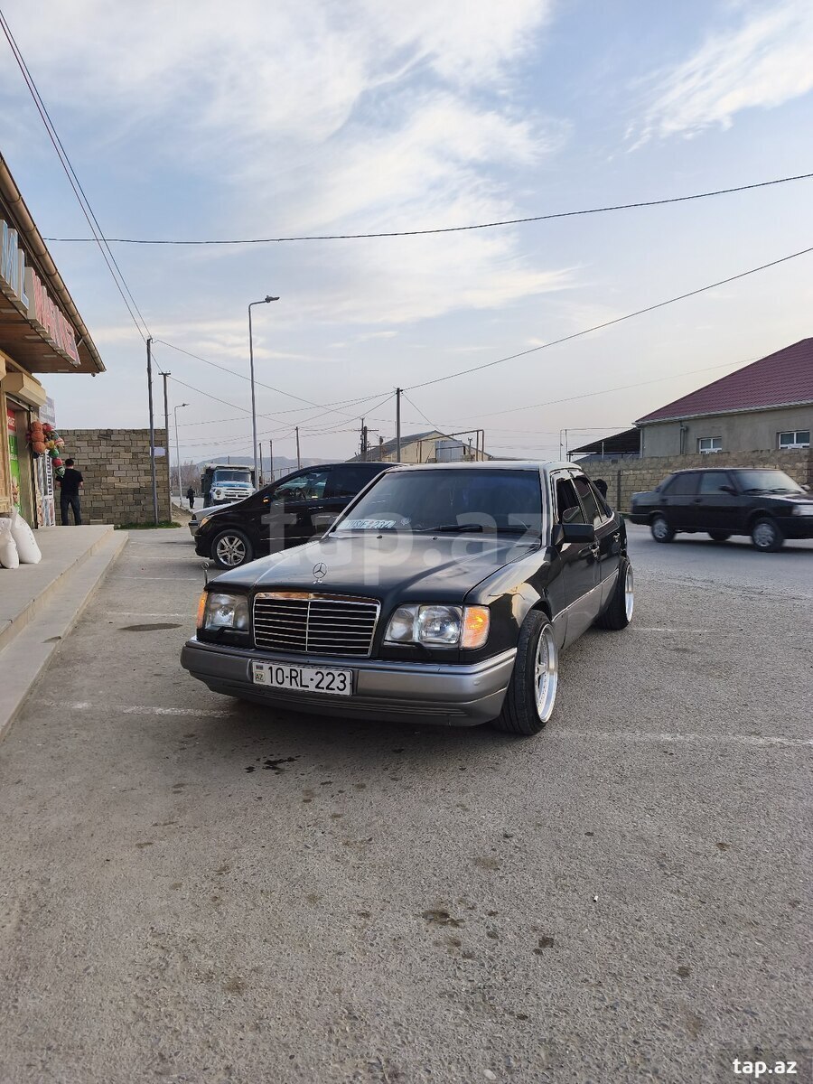 Mercedes E 220, 1994 il (12)