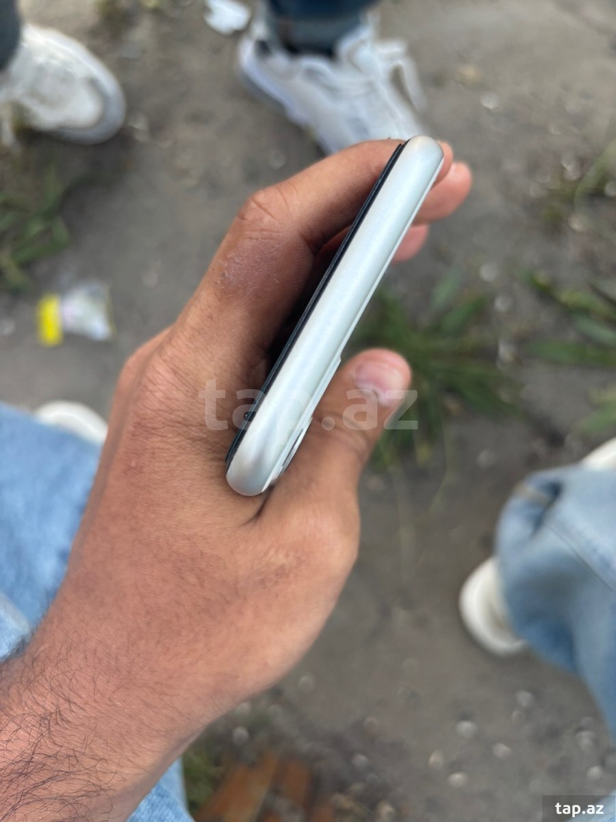 Apple iPhone 11 White 64GB/4GB (3)