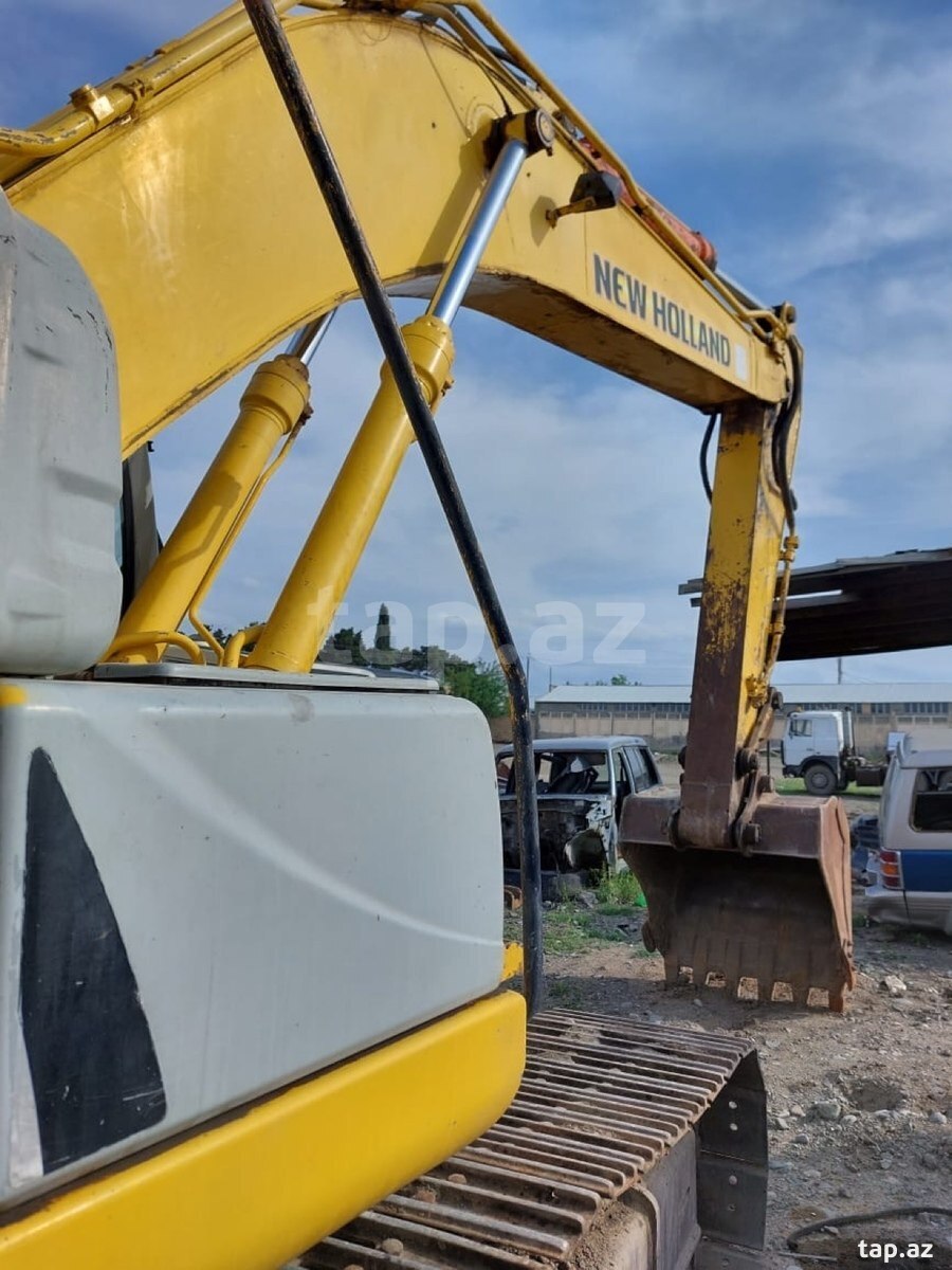 New Holland E215B 2007 il (2)