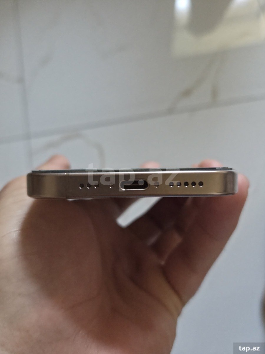 Apple iPhone 16 Pro Desert Titanium 128GB/8GB (3)