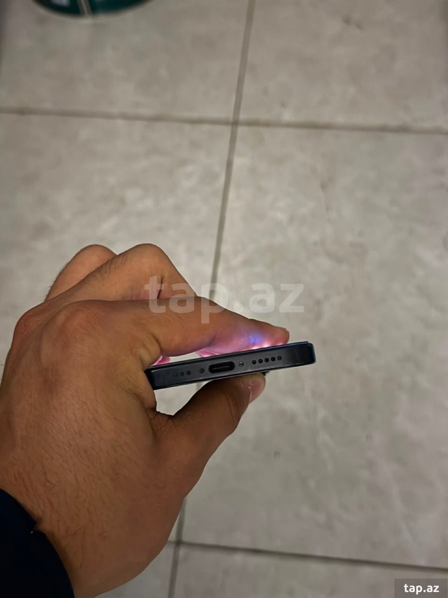 Apple iPhone 16 Black 128GB/8GB (3)