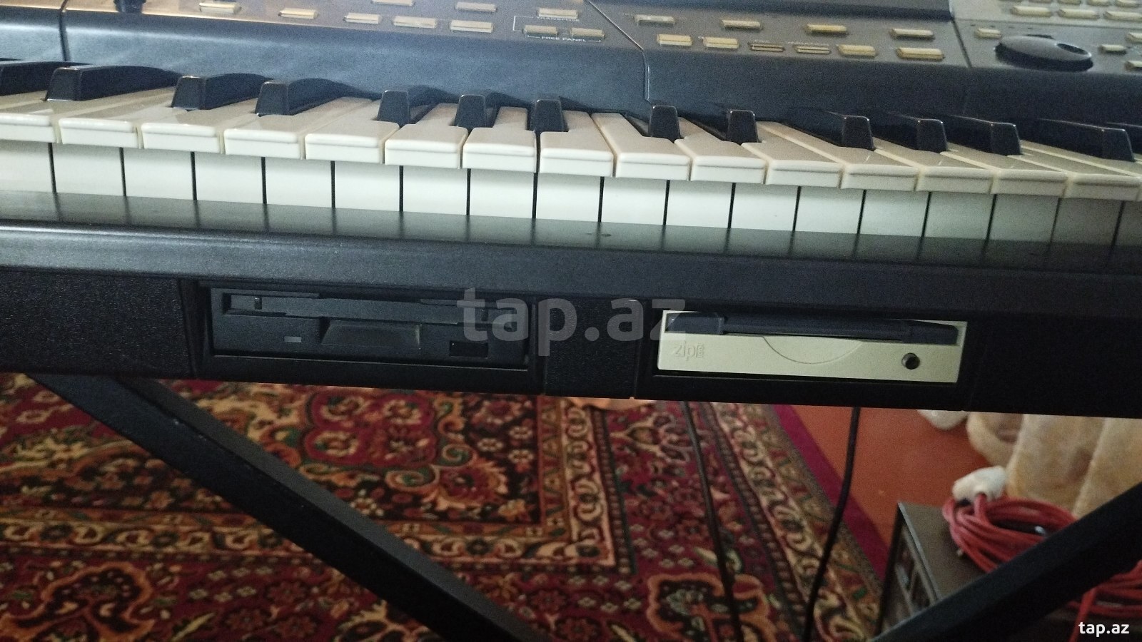 Sintezator Roland va7 (3)