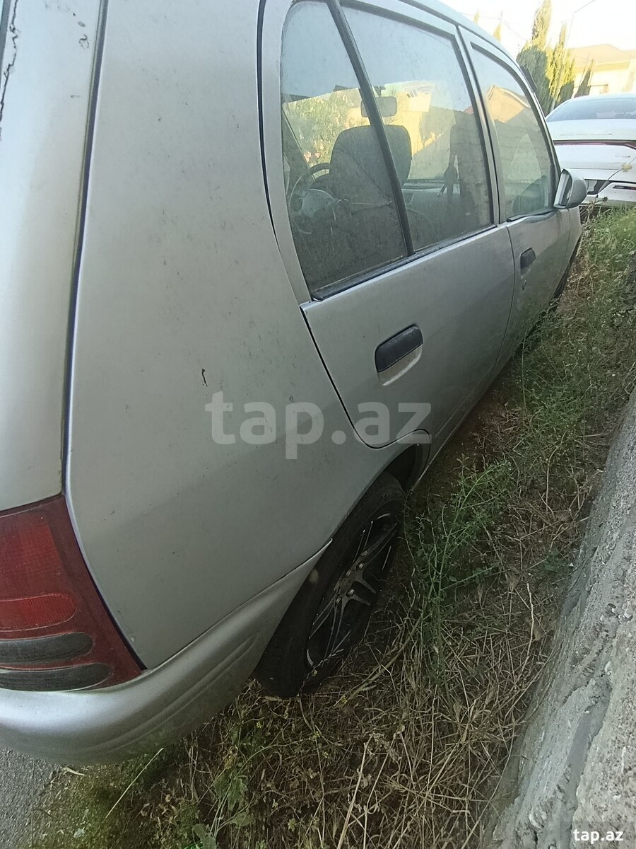 Toyota Starlet, 1998 il (4)
