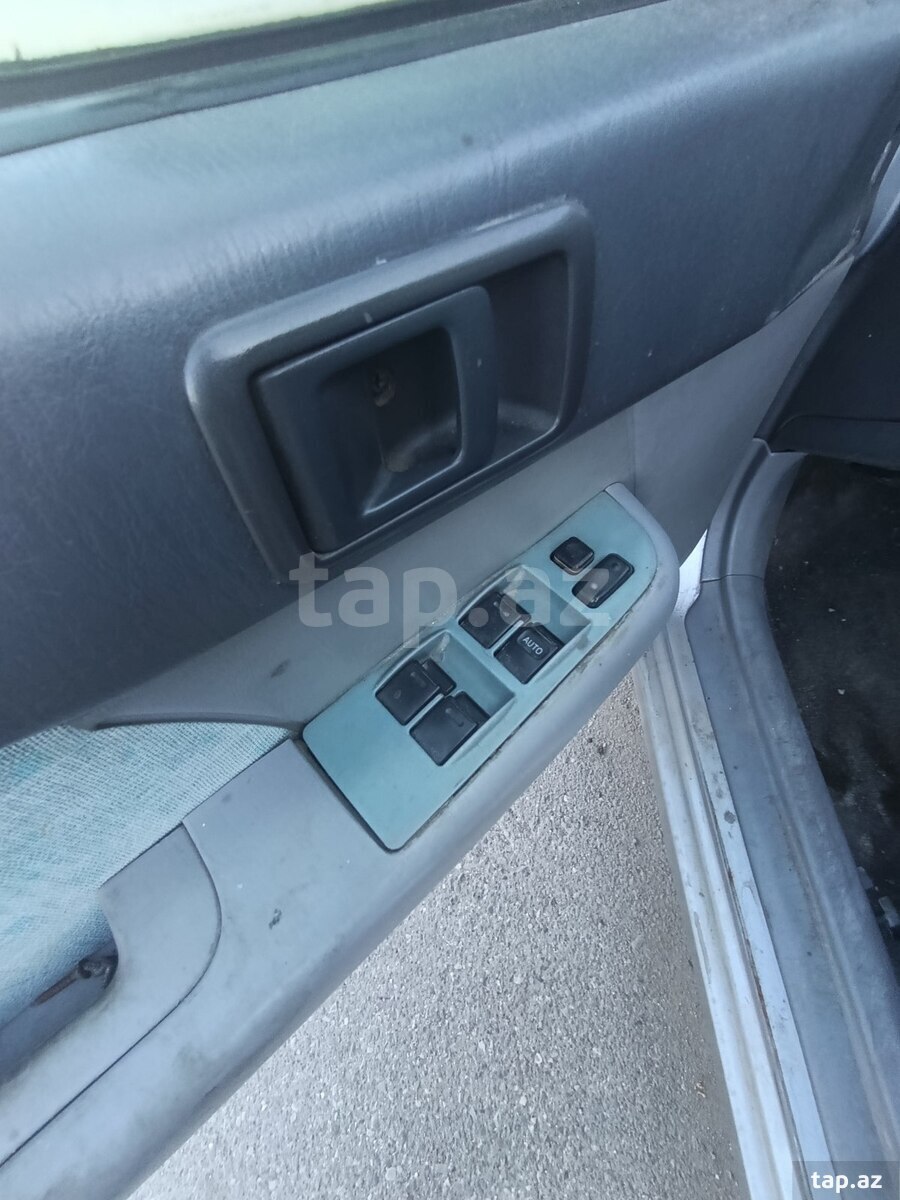 Toyota Starlet, 1998 il (8)