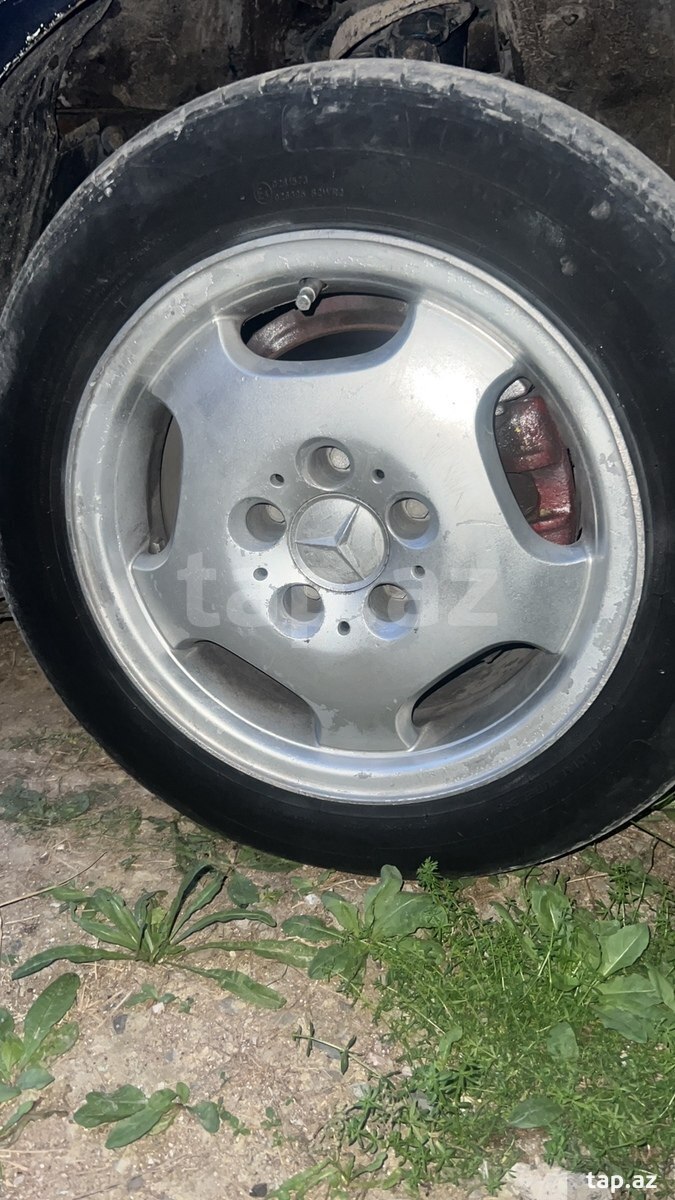 Mercedes təkəri R15