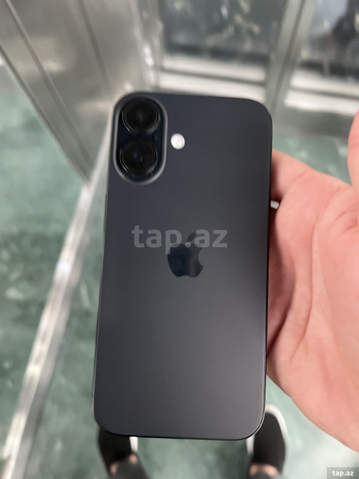 Apple iPhone 16 Black 128GB/8GB (2)
