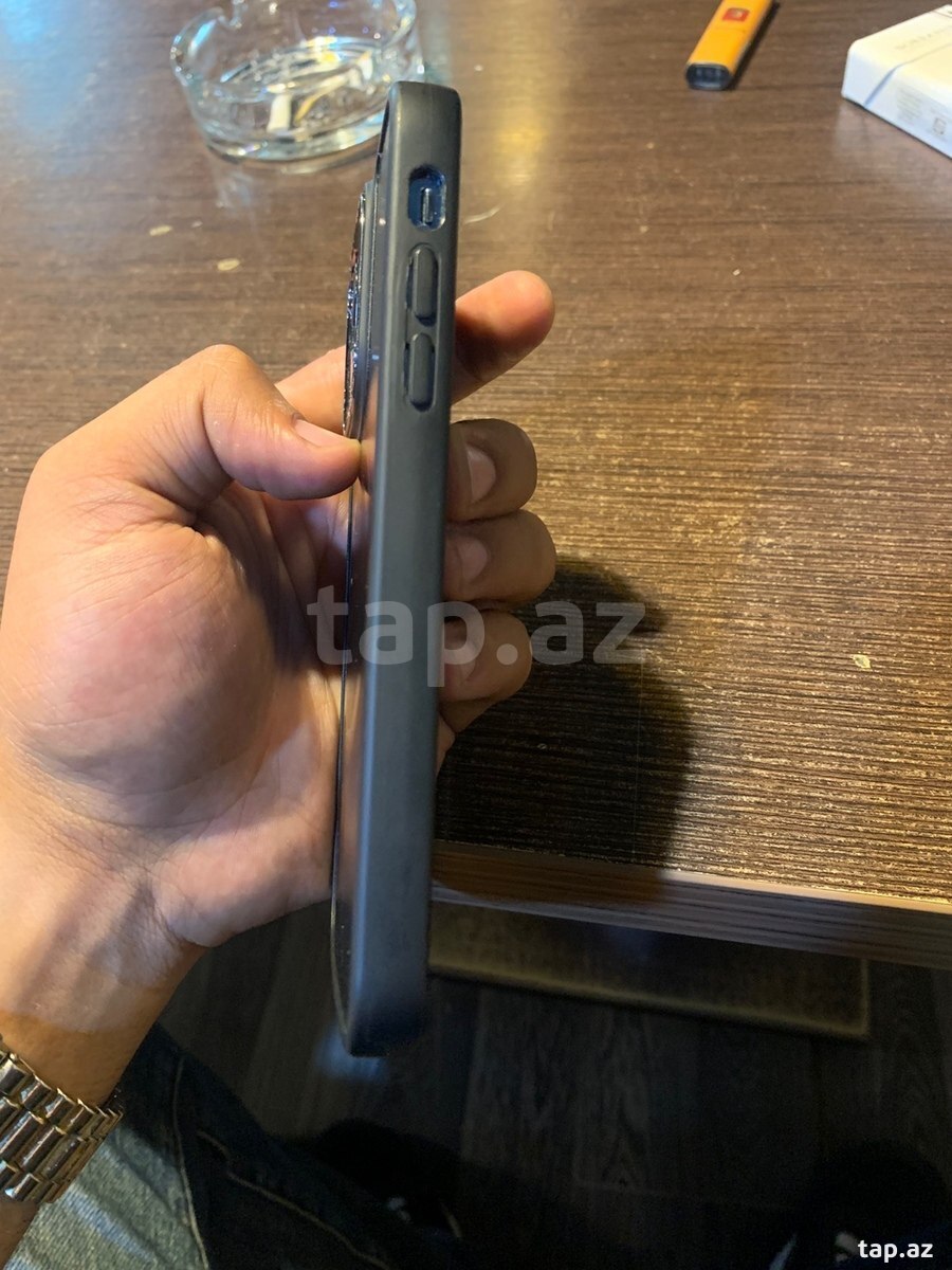 Apple iPhone XR Black 64GB/3GB (2)
