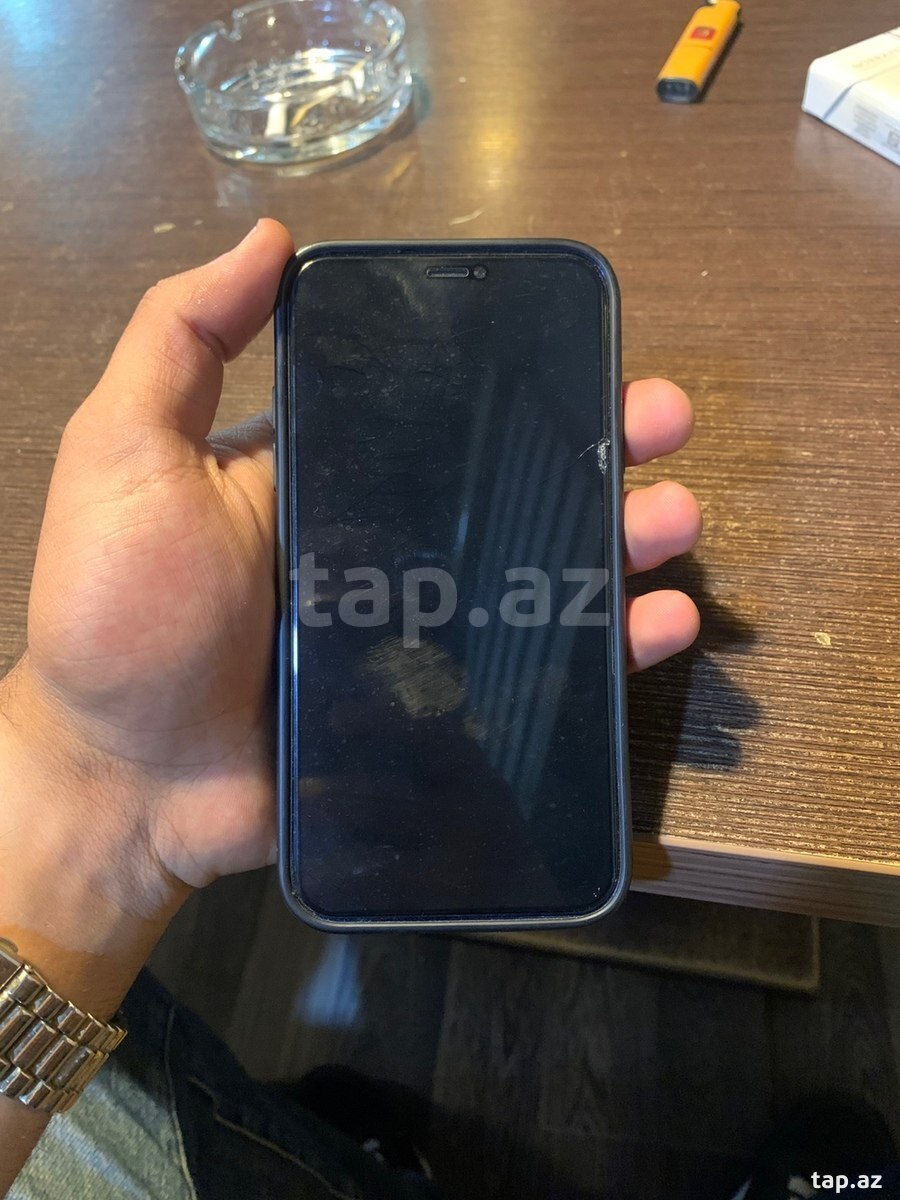 Apple iPhone XR Black 64GB/3GB (3)
