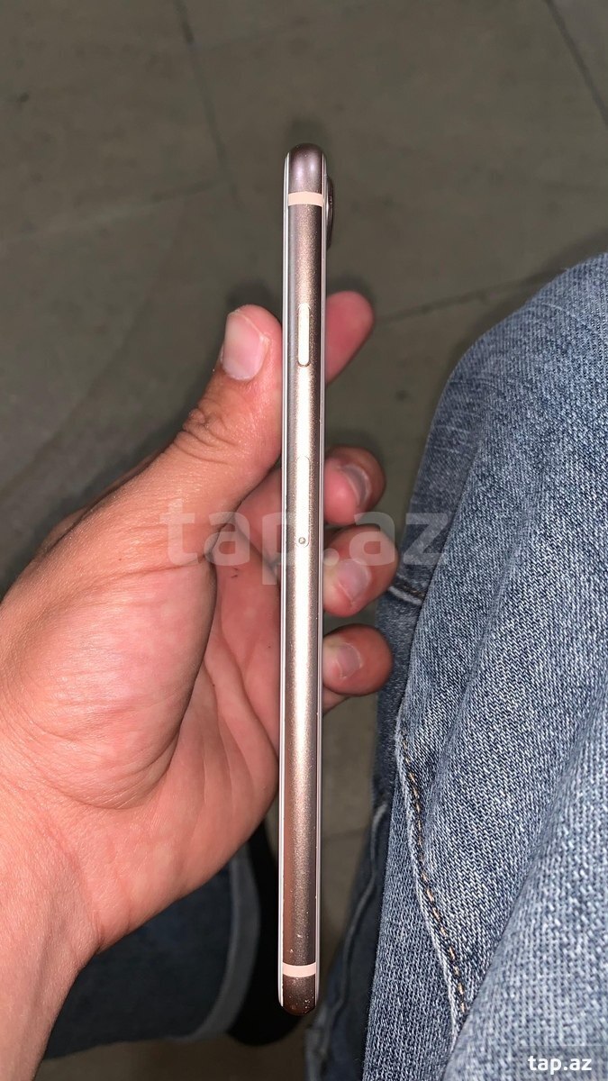 Apple iPhone 8 Plus Gold 64GB (2)