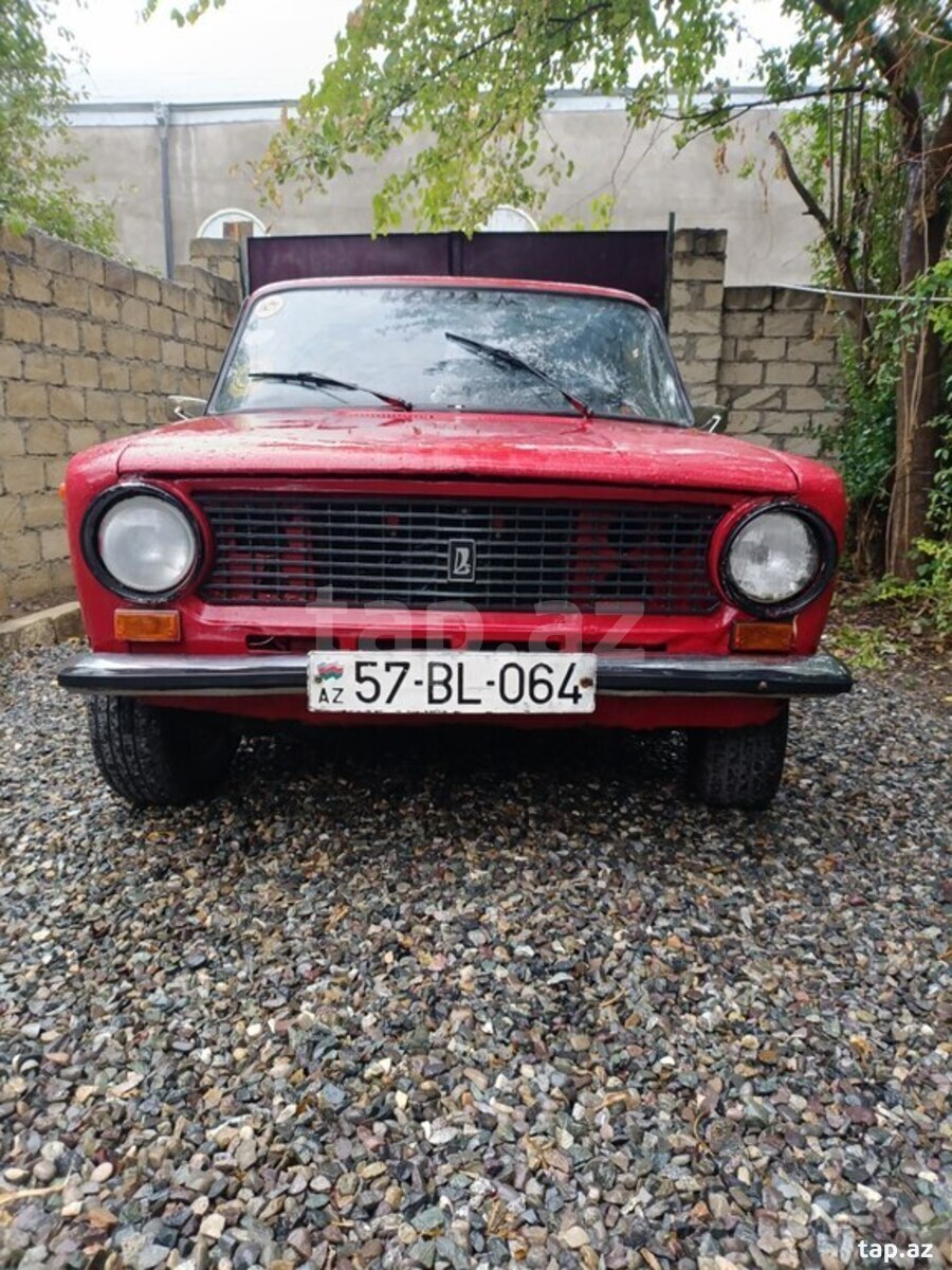 LADA (VAZ) 21011, 1975 il