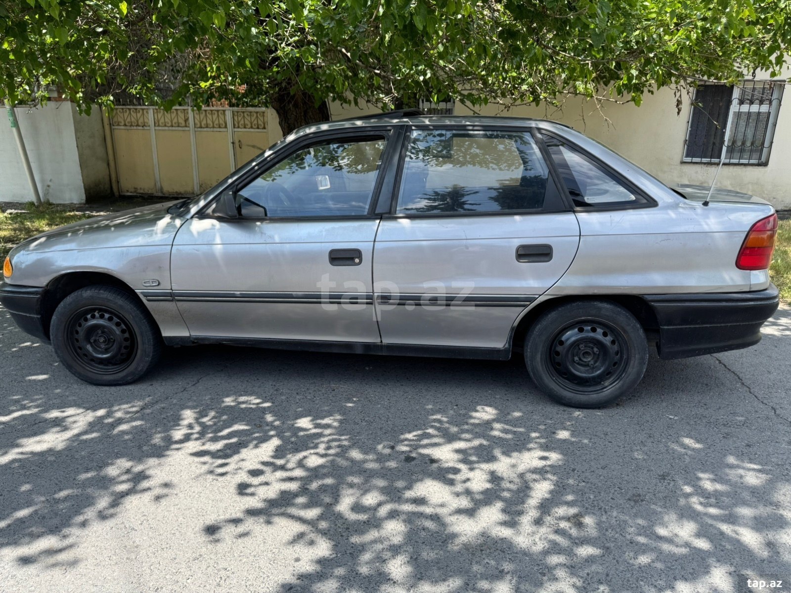 Opel Astra, icarəsi (2)