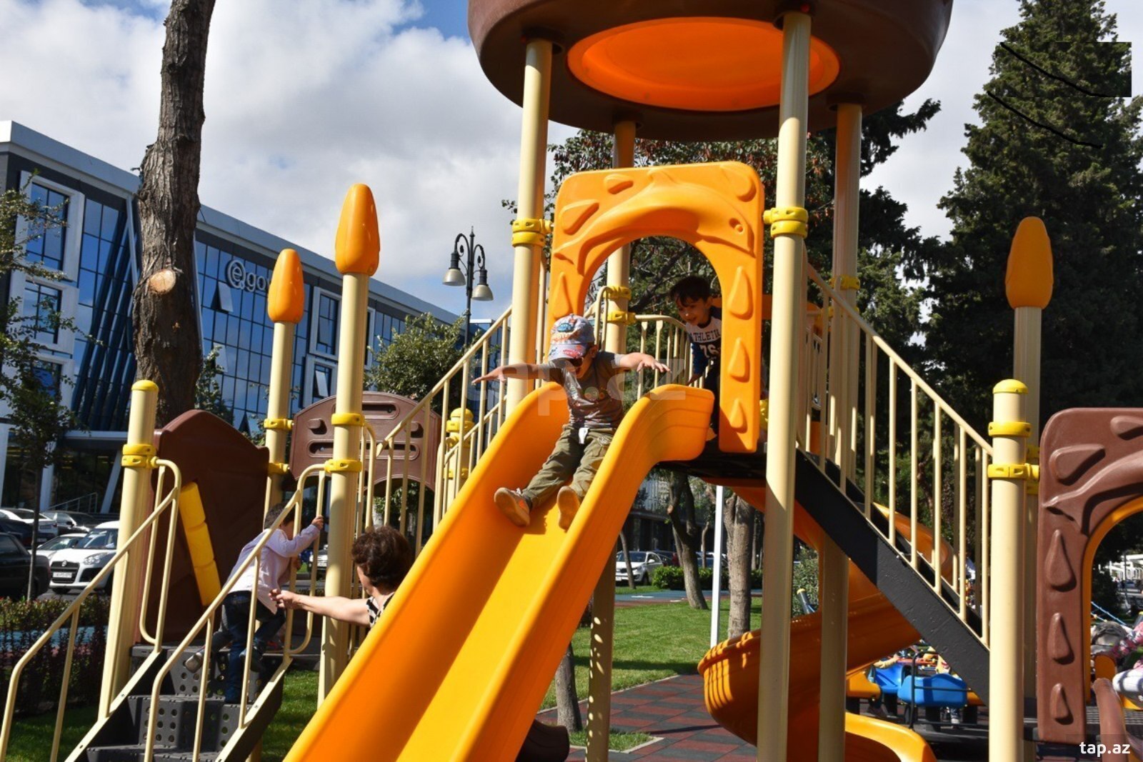 2-otaqlı mənzil kirayə verilir, Gənclik m., 75 m² (11)